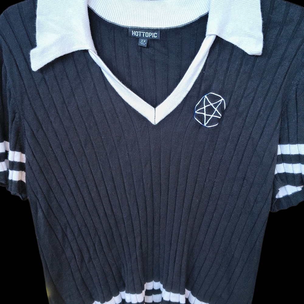 Hot Topic Black and White Collared Sweater